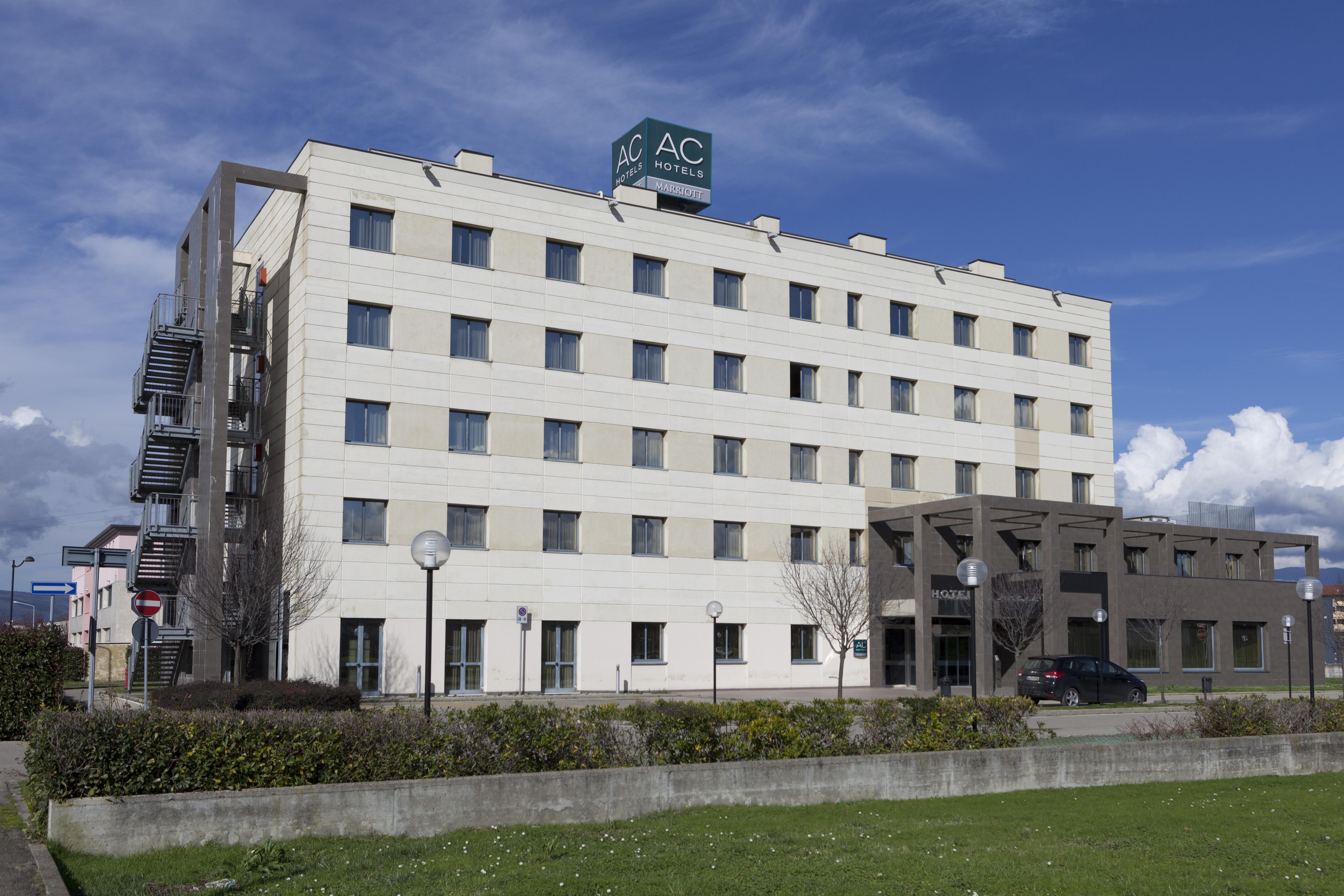 B B HOTEL AREZZO 3 It lia de R 568 iBOOKED